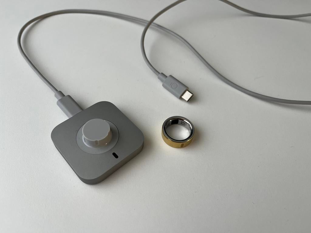 Oura ring 4 gold size 8, Ophalen of Verzenden, Zo goed als nieuw, IOS