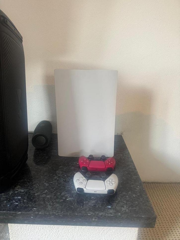 PlayStation 5 met 2 controllers, Spelcomputers en Games, Spelcomputers | Sony PlayStation 5, Zo goed als nieuw, Playstation 5