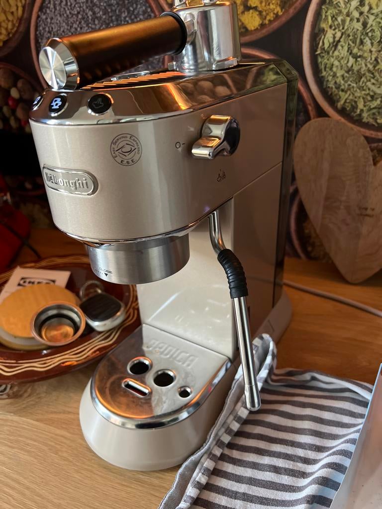 Delonghi espresso machine met ESE PADS - Splinternieuw, Witgoed en Apparatuur, Koffiezetapparaten, Stoompijpje, Espresso apparaat