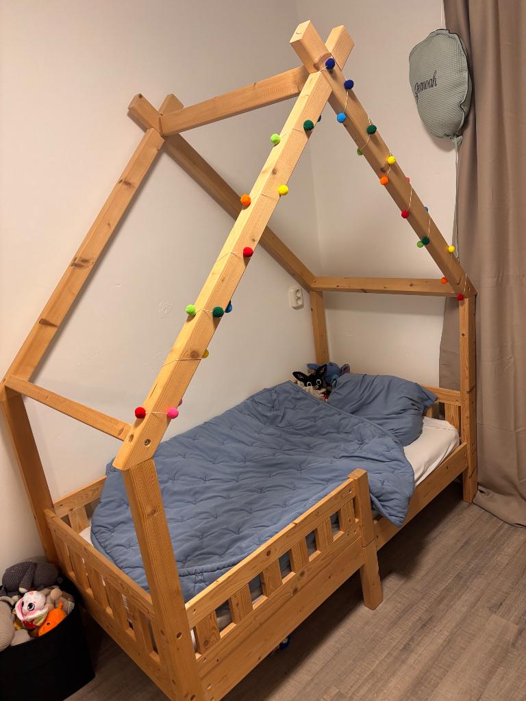 Mooi huisjesbed 80x160, Kinderen en Baby's, Kinderkamer | Bedden, Ophalen, 70 tot 85 cm, 140 tot 160 cm, Zo goed als nieuw