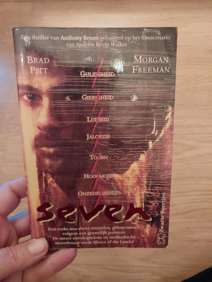 Seven - Thriller van Anthony Bruno (Zwarte Beertjes), Boeken, Thrillers, Gelezen, Nederland, Ophalen of Verzenden