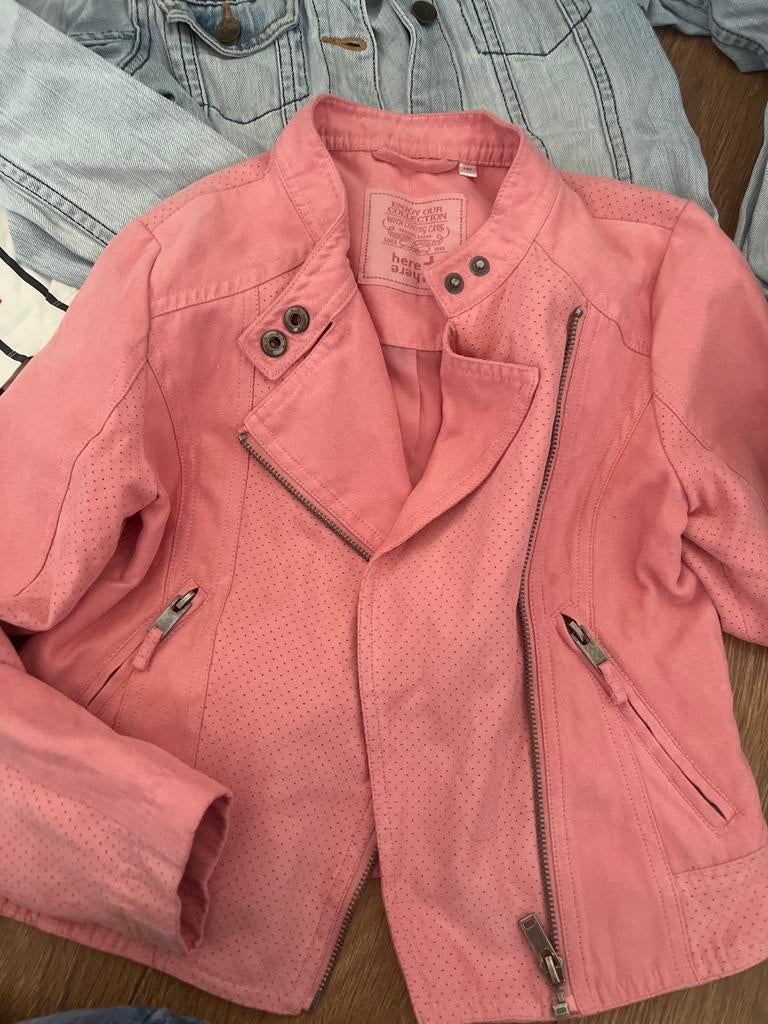Roze bikerjack en spijkerjack 134, meisjes jas, Ophalen of Verzenden, Gebruikt, Meisje
