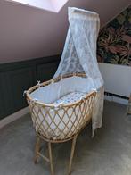 Babywieg van rotan met matras en linnen, Ophalen, Zo goed als nieuw, Wieg
