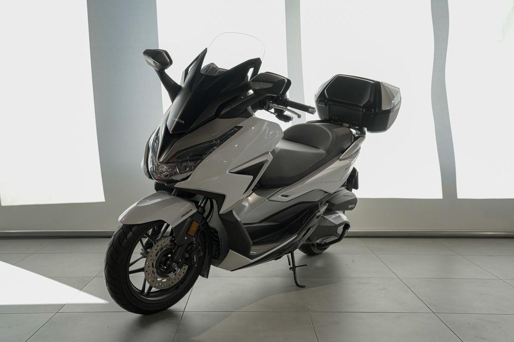 Honda NSS 350 FORZA (bj 2022), Motoren, Motoren | Honda, Scooter, Honda Benelux, Beechavenue 54
1119 PW  SCHIPHOL-RIJK, 12 t/m 35 kW