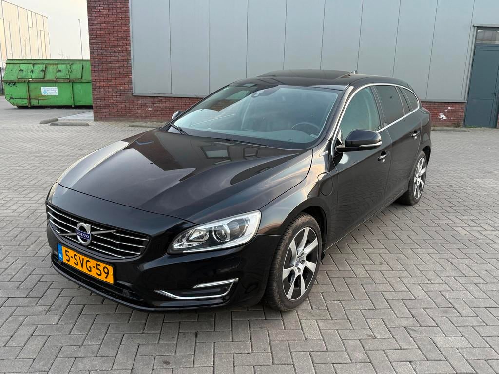 Volvo V60 2.4 D6 AWD Plug-In Hybrid Summum 211.000 Nap Clima, Automaat, Zwart, Vierwielaandrijving, Particulier