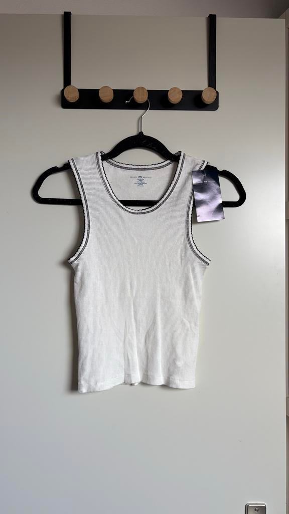 Brandy Melville Topje Wit Nieuw met kaartjes Onesize, Wit, Nieuw, Ophalen of Verzenden, Zonder mouw