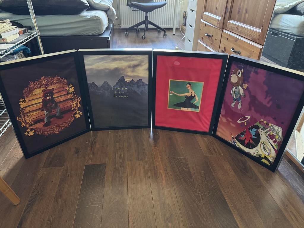 Kanye West Album Posters Ingelijst 30x40 cm, Rechthoekig Staand, Met lijst, Ophalen of Verzenden, Zo goed als nieuw