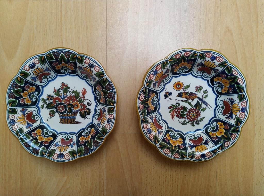 2 mooie Makkum aardewerk bordjes, Huis en Inrichting, Ophalen of Verzenden, Zo goed als nieuw, Overige typen