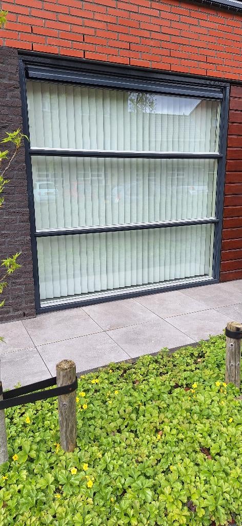 Lamellen (wit met een grijs/beige werkje) en witte rail, Huis en Inrichting, Stoffering | Gordijnen en Lamellen, Ophalen, 200 cm of meer