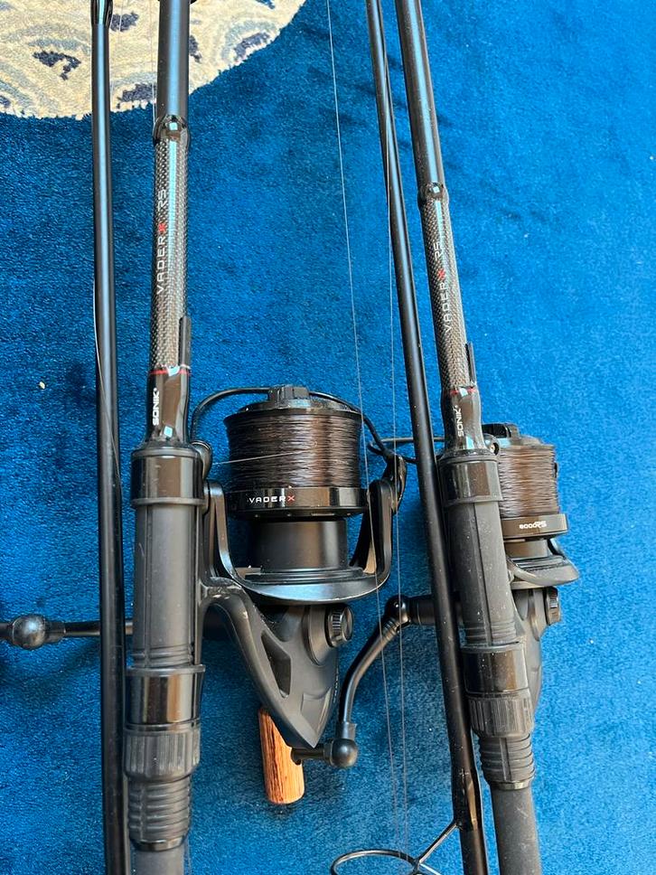 Sonik Vader karperset met molens en Shimano lijn, Watersport en Boten, Hengelsport | Karpervissen, Zo goed als nieuw, Complete set