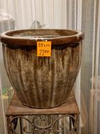 Zware bloempot
Diameter +/- 35 cm, Ophalen, Steen, Minder dan 30 cm, Minder dan 60 cm