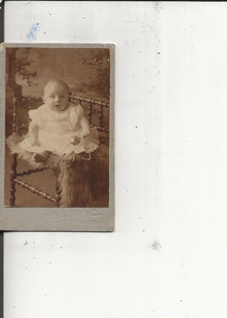 Maassluis CdV Verbaasde baby, Verzamelen, Ansichtkaarten | Nederland, Ophalen of Verzenden, Voor 1920, Ongelopen, Zuid-Holland