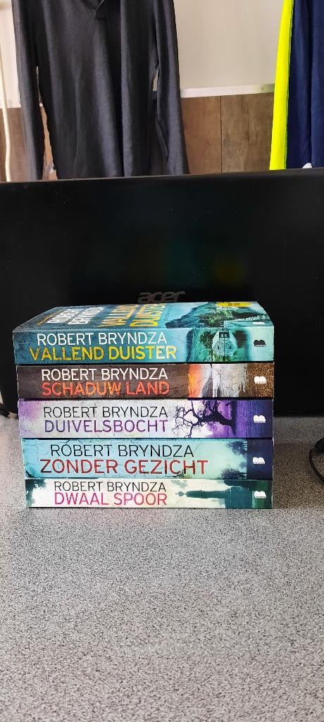 Robert Bryndza - 5 Kate Marshall thrillers, Boeken, Thrillers, Ophalen of Verzenden, Zo goed als nieuw, Robert Bryndza