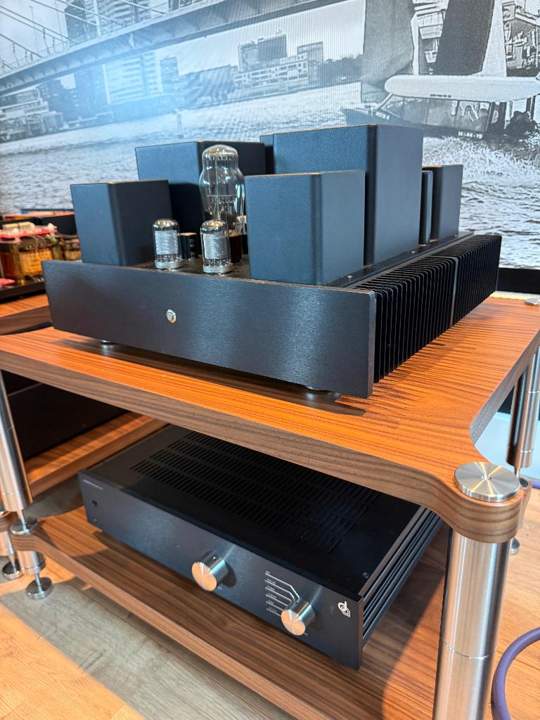 Dion Audio Streamer / DAC / voorversterker / eindversterker, Dion Audio, Versterker, Ophalen of Verzenden, Laurens Jansz. Costerstraat 5 6827 AR ARNHEM