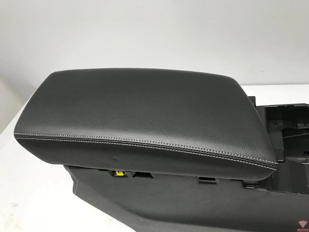 renault megane sedan iv 2018 armsteun middenconsole leder, Auto-onderdelen, Interieur en Bekleding, Renault Group, Gebruikt, Contact.group@renault.com