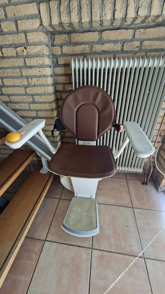 Traplift Otolift type jade 110-H, rechte rails 440 lang, Ophalen, Gebruikt, Recht