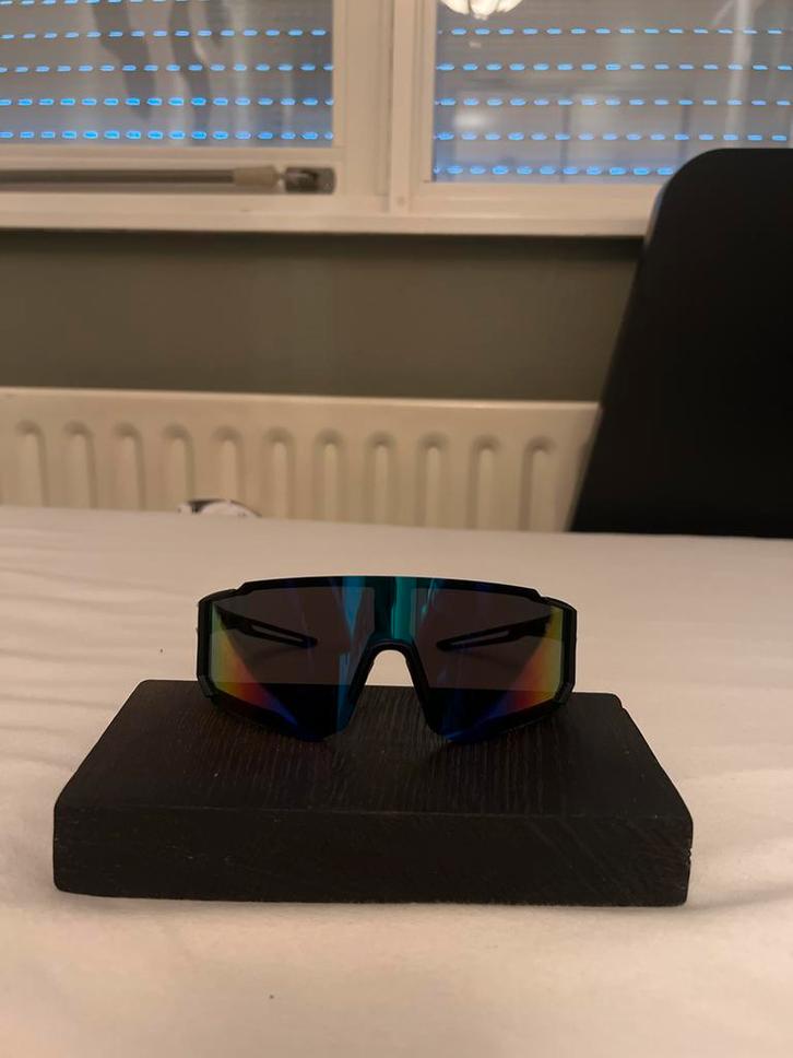 Twee coole zonnebrillen met olieglazen, Sieraden, Tassen en Uiterlijk, Zonnebrillen en Brillen | Heren, Zo goed als nieuw, Zonnebril