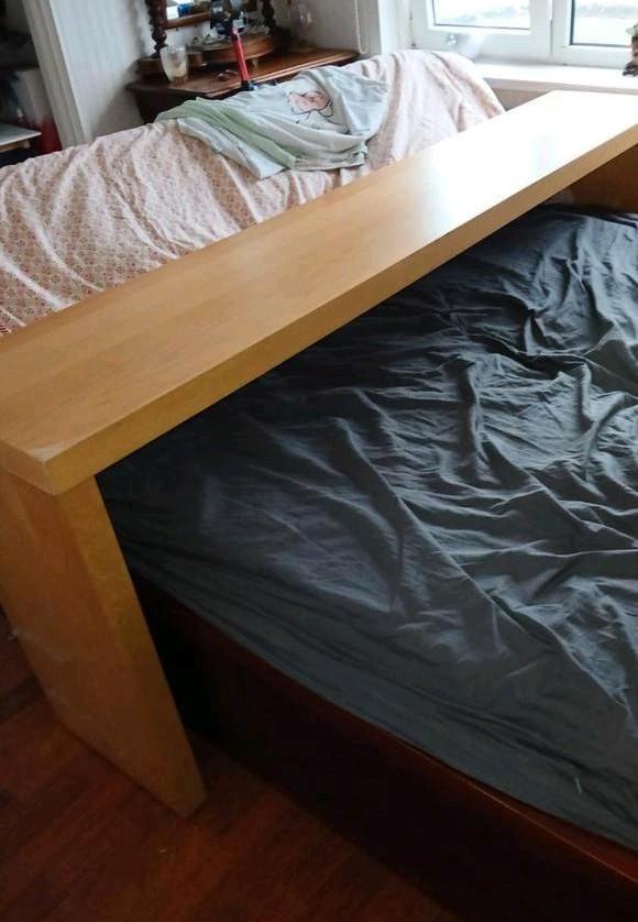 IKEA Bedtafel / Laptoptafel - Handig en Ruimtebesparend, Huis en Inrichting, Slaapkamer | Nachtkastjes, Zo goed als nieuw, 70 cm of meer