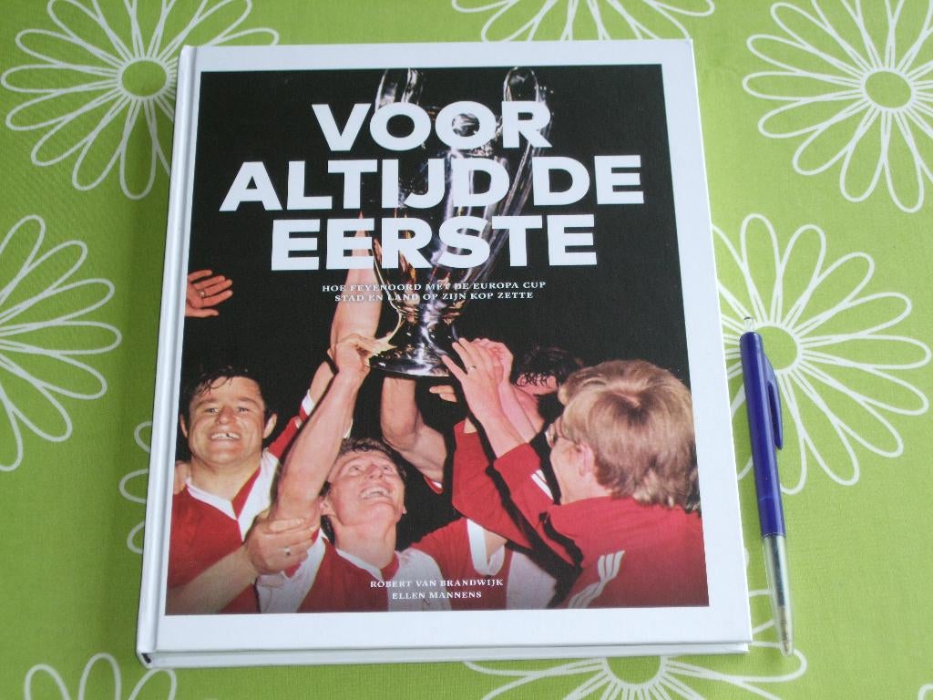 Feyenoord Europacup - Voor altijd de eerste!, Ophalen of Verzenden, Zo goed als nieuw, Balsport