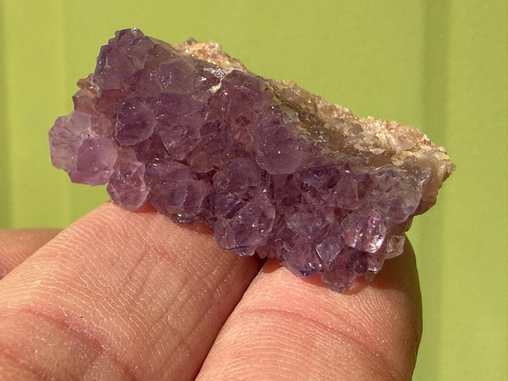 Zeldzame Alacam Amethist uit Turkije mineralen, Verzamelen, Mineralen en Fossielen, Ophalen of Verzenden, Mineraal