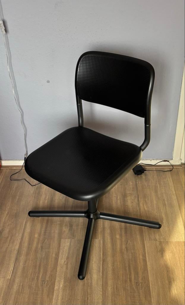 Ikea bureaustoel Smällen zwart, Ophalen, Zo goed als nieuw, Zwart, Bureaustoel