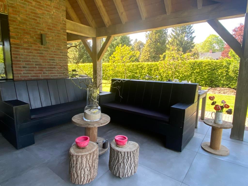 2 zwarte steigerhouten banken op wielen incl kussens, Ophalen, Zo goed als nieuw, Steigerhout