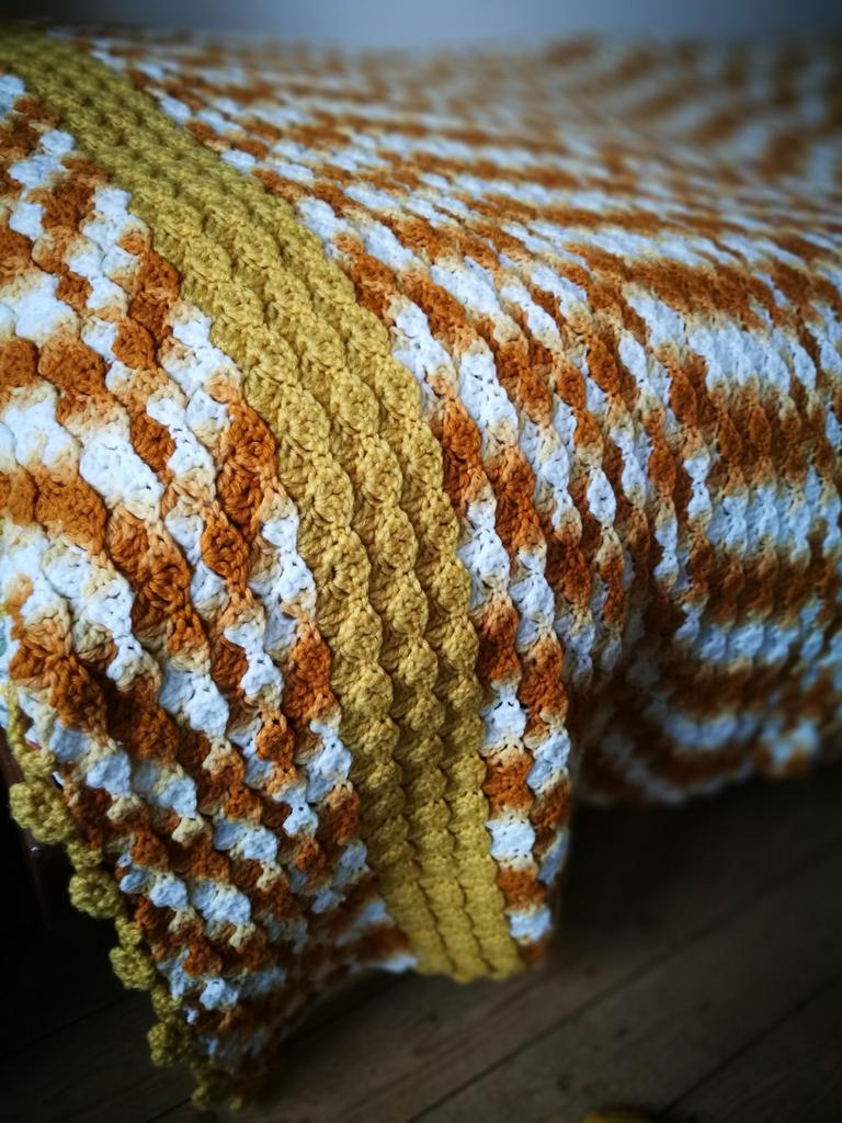 Gehaakte vintage sprei 140x200 cm, oker/lichtgeel/wit/toffee, Ophalen of Verzenden, Zo goed als nieuw