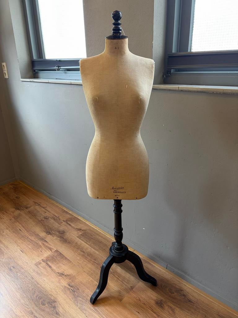 Brocante, landelijke paspop op voet, Ophalen