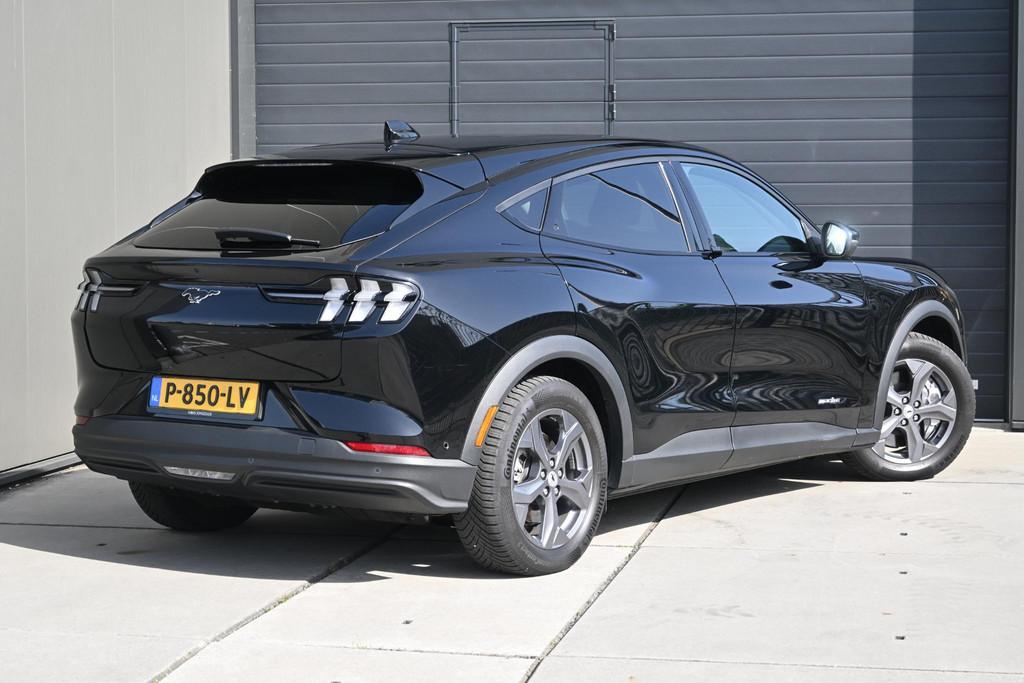 Ford Mustang Mach-E Extended RWD 98 kWh | 94% SoH | CAMERA |, Auto's, Ford, Gebruikt, 750 kg, 610 km, Zwart
