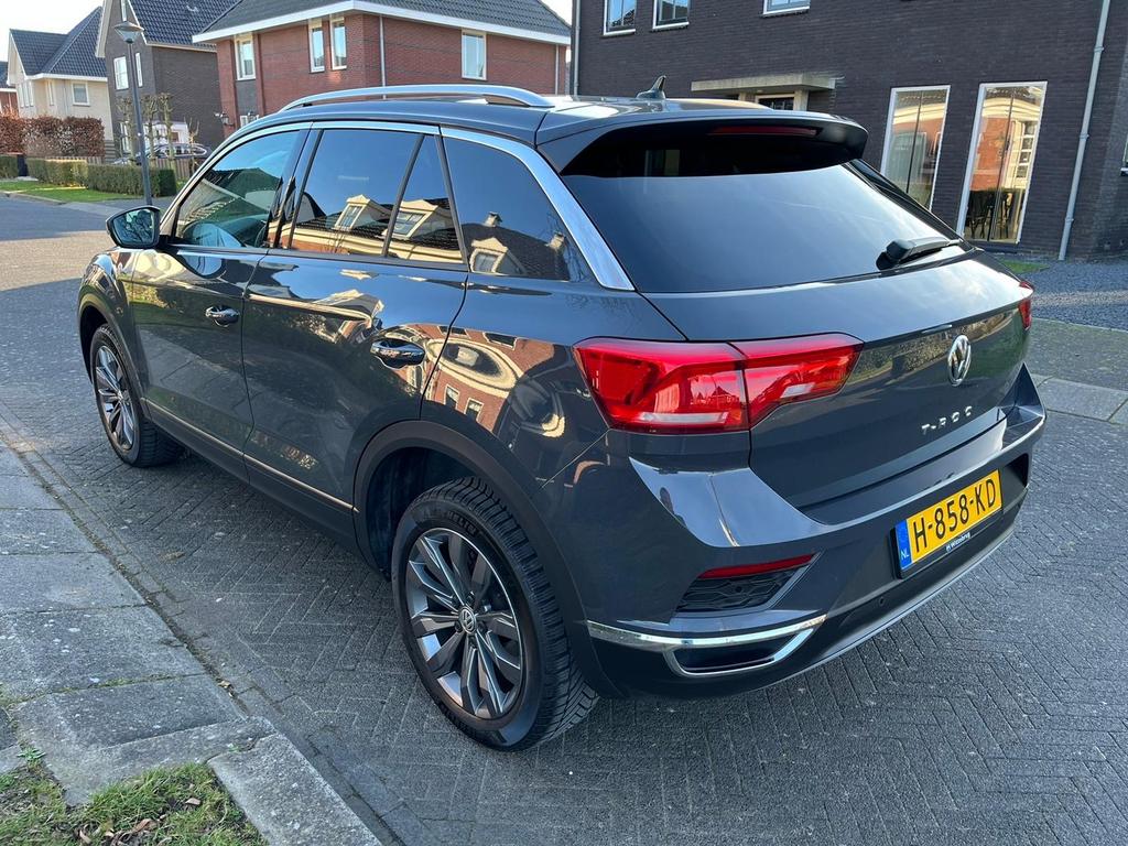 Volkswagen T-Roc Urano Grey met PANO 1.0 TSI 115pk 2020, Auto's, Volkswagen, Voorwielaandrijving, Bluetooth, Zwart, 1193 kg