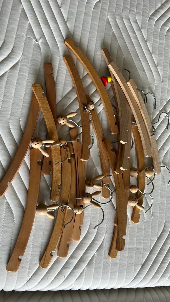 18 kinder kledinghangers, Ophalen of Verzenden, Gebruikt, Kunststof, Kinderen