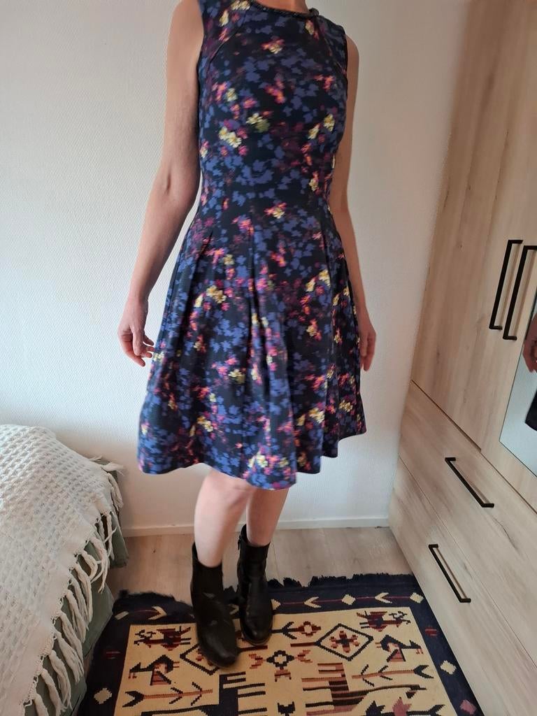 Jaren '60 Feestjurk met Bloemenprint - Perfect voor Bruiloft, Maat 38/40 (M), Blauw, Ophalen of Verzenden, Zo goed als nieuw