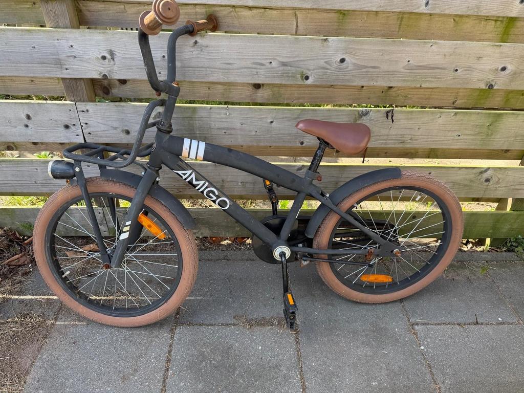 Amigo Kinderfiets Zwart met Bruine Banden - 20 inch, Fietsen en Brommers, Fietsen | Kinderfietsjes, Ophalen, Gebruikt, Terugtraprem