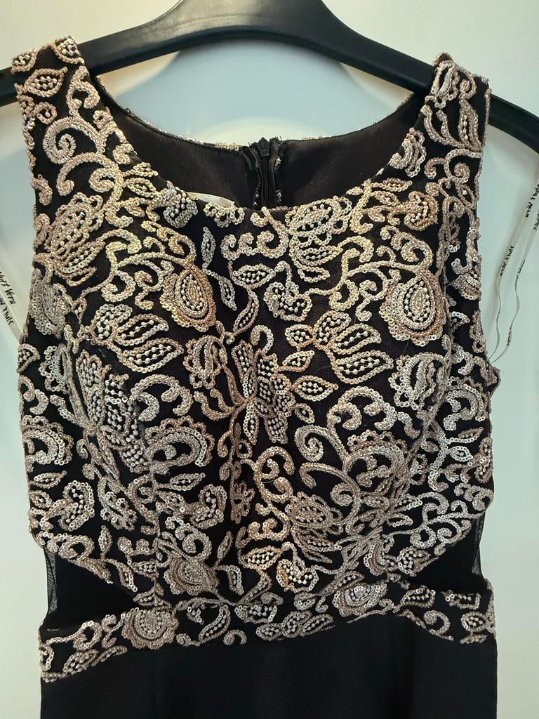 Elegante Zwarte Galajurk met Gouden Borduurwerk, Kleding | Dames, Gelegenheidskleding, Galajurk, Zwart, Ophalen of Verzenden, Zo goed als nieuw