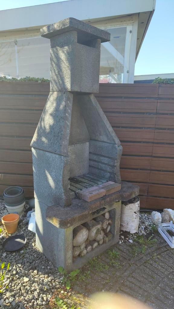 Betonnen buiten BBQ / tuinhaard, Ophalen, Gebruikt