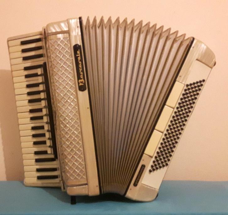 Barcarole 120 bas, 4 korig te koop of te huur, Muziek en Instrumenten, Accordeons, Gebruikt, 120-bas, Overige merken, Met koffer