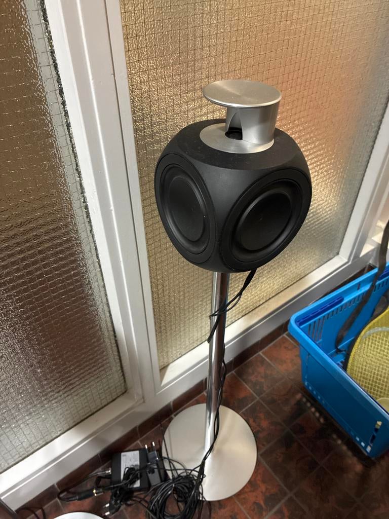 Bang & Olufsen Beolab 3 speakers met stands en WISA receiver, Zo goed als nieuw, 60 tot 120 watt, Front, Rear of Stereo speakers