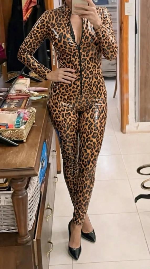 Lak jumpsuit met luipaard print, Kleding | Dames, Jumpsuits, Verzenden, Nieuw, Maat 38/40 (M), Bruin