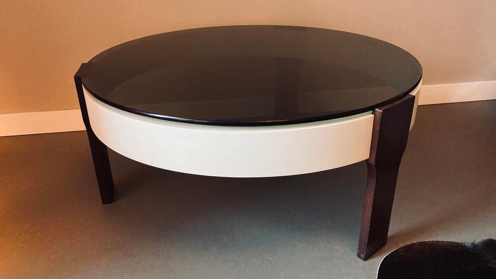 Space Age Wengé salontafel met rookglas tafelblad, Huis en Inrichting, Tafels | Salontafels, 50 tot 100 cm, Glas, Rond, 50 tot 100 cm