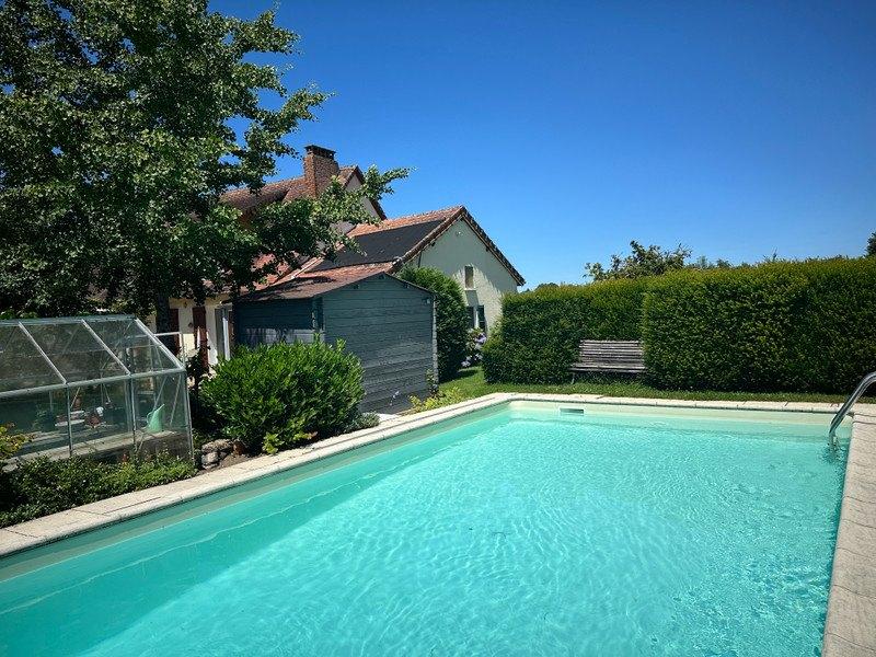 Huis, tuin, zwembad, schuur op 4900m2 in Dordogne, Huizen en Kamers, Mialet 24450, Frankrijk, Woonhuis, Landelijk