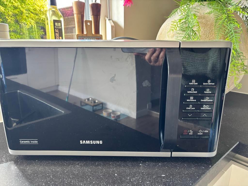 Samsung Magnetron 800W 23L, Ophalen, Draaiplateau, Magnetron, Zo goed als nieuw