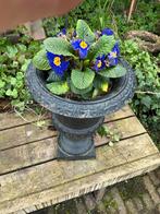 2 gietijzeren tuin vazen, Ophalen, Zo goed als nieuw