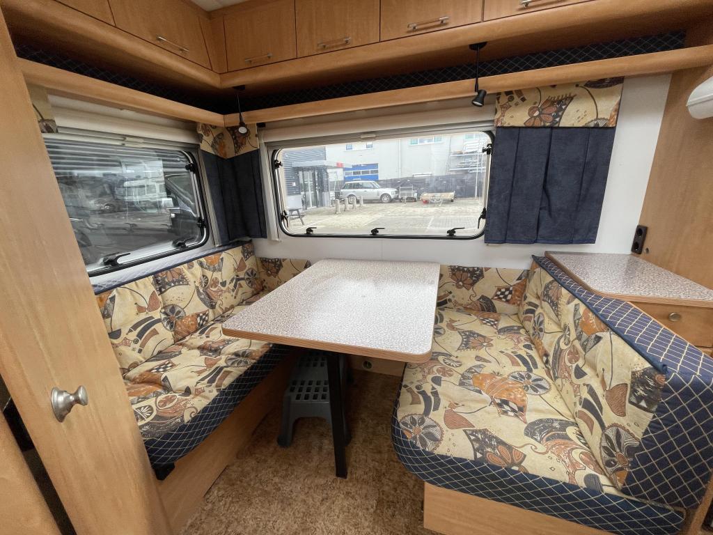 Bürstner Ventana Avantgarde 420 Voortent, Dwarsbed, Caravans en Kamperen, Ringverwarming, Standaardzit, Bedrijf, 750 - 1000 kg