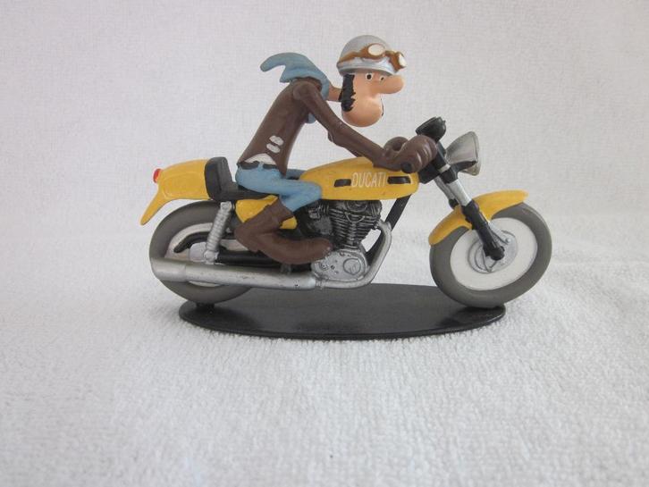 Joe Bar Team Joe op zijn gele Ducati 350 Desmo  1:18., Verzamelen, Stripfiguren, Zo goed als nieuw, Beeldje of Figuurtje, Overige figuren