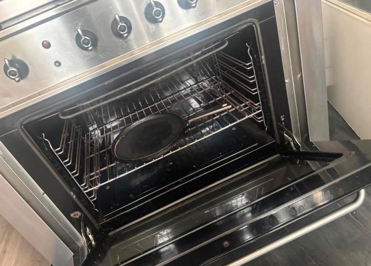 Indesit 5 pits gas fornuis met oven, Witgoed en Apparatuur, Fornuizen, Gebruikt, Vrijstaand, Gas, 5 kookzones of meer, 85 tot 90 cm