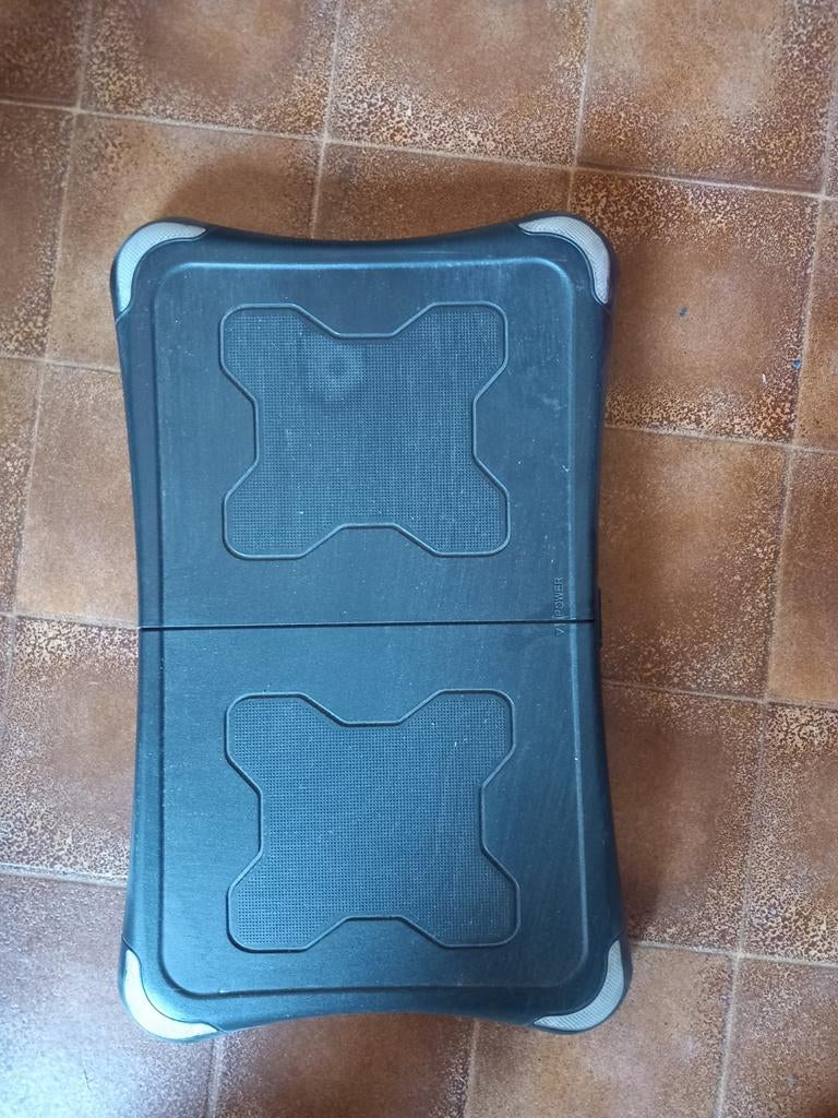 WII Balance Board - Batterijlekkage, voor de handige klusser, Spelcomputers en Games, Ophalen of Verzenden, Niet werkend