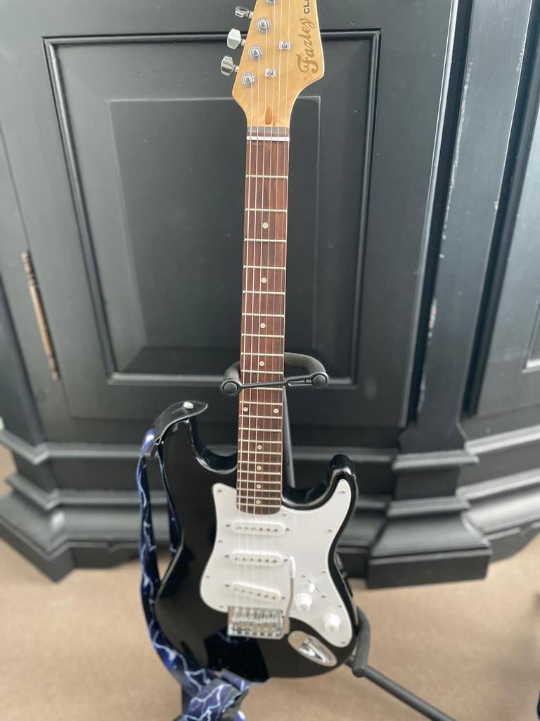 Fender Squier Stratocaster elektrische gitaar, Ophalen, Zo goed als nieuw, Solid body, Fender