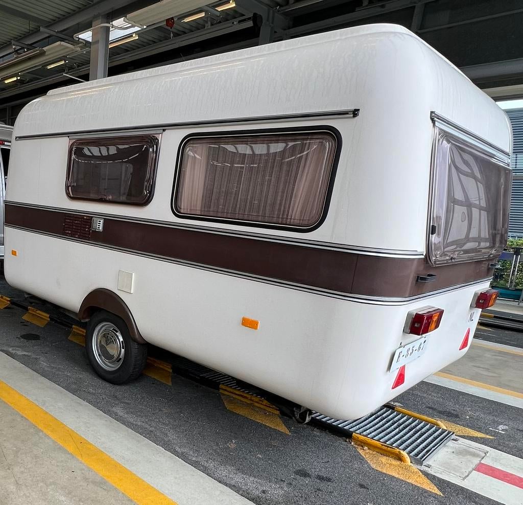 Biod 350 de Luxe Caravan uit 1982 - Compact & Charma, Koelkast, Omvormbare zithoek, Treinzit, Tot en met 3