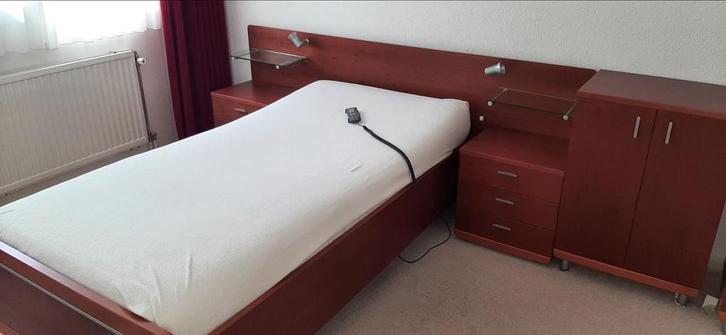 Auping eenpersoonsbed elektrisch verstelbaar kersenhout, Huis en Inrichting, Slaapkamer | Bedden, Zo goed als nieuw, Eenpersoons