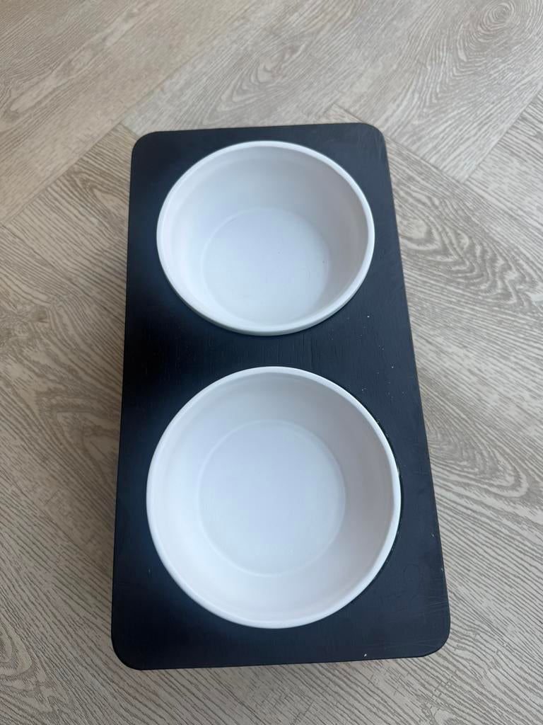 Eet en drink bak steenen bakjes in houte standaard., Huis en Inrichting, Ophalen of Verzenden, Zo goed als nieuw, Metaal of Aluminium